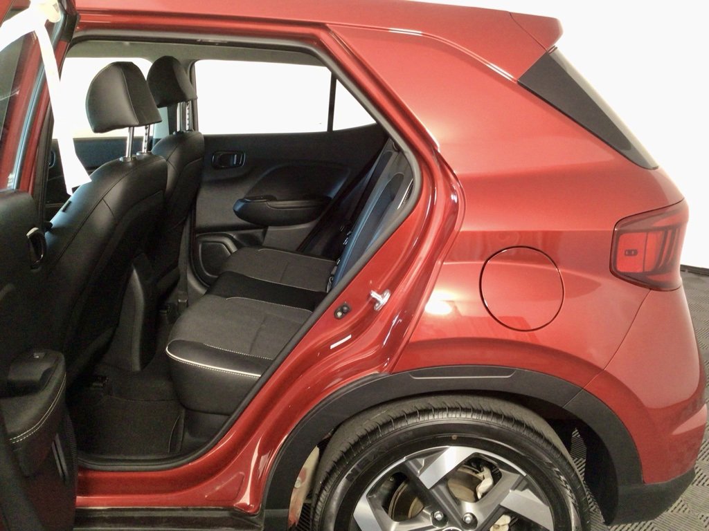 Used 2023 Hyundai Venue Limited w/ Cargo Package image 31