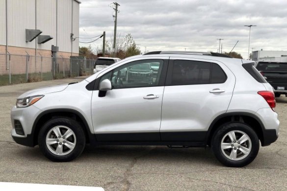 Used 2022 Chevrolet Trax LT w/ LT Convenience Package image 6