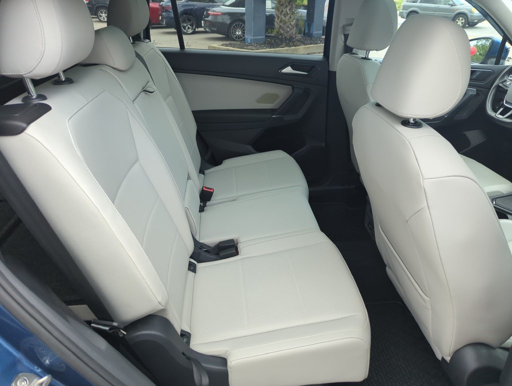 Used 2018 Volkswagen Tiguan SE w/ Panoramic Sunroof Package FWD image 33