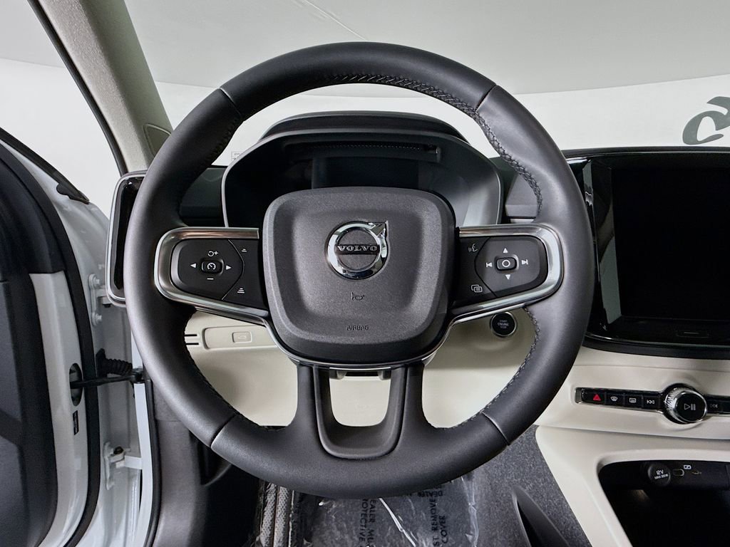 Certified 2026 Volvo XC40 B5 Ultra w/ Climate Package image 11