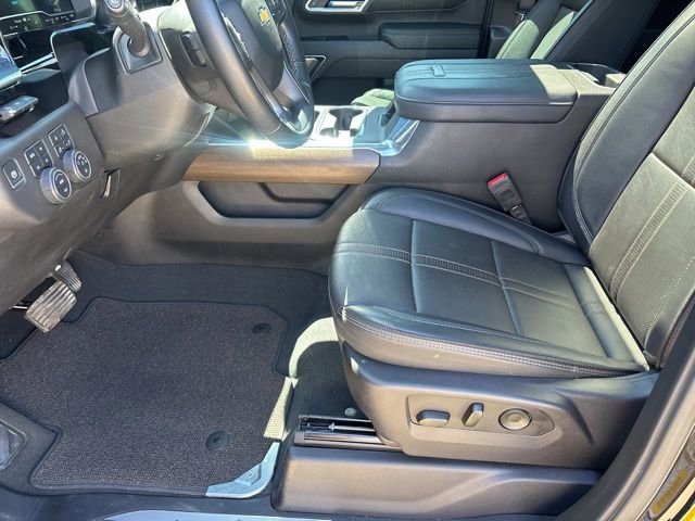 Used 2024 Chevrolet Silverado 2500 High Country w/ High Country Premium Package AWD/4WD image 15