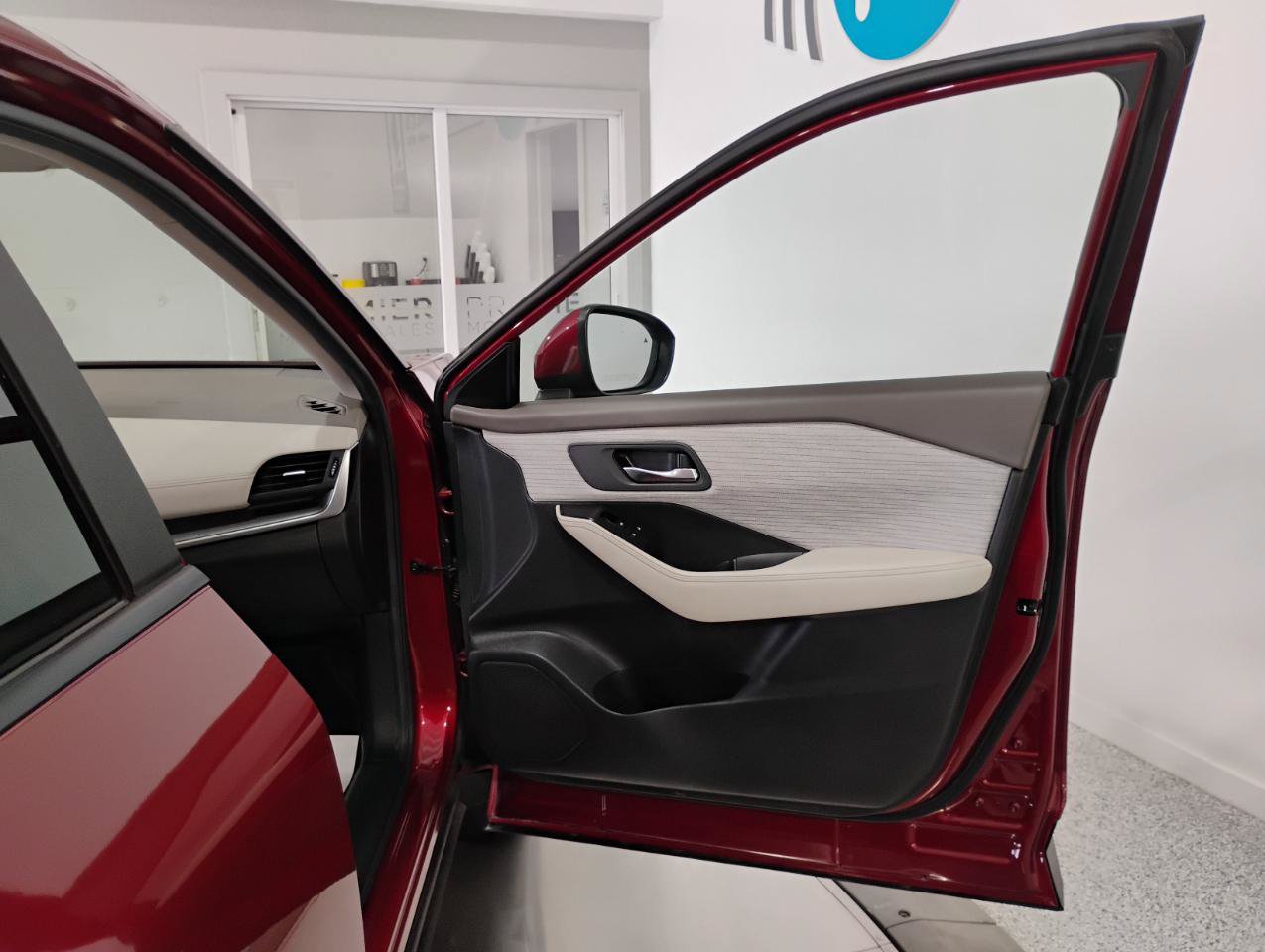 Used 2023 Nissan Rogue SV FWD image 70
