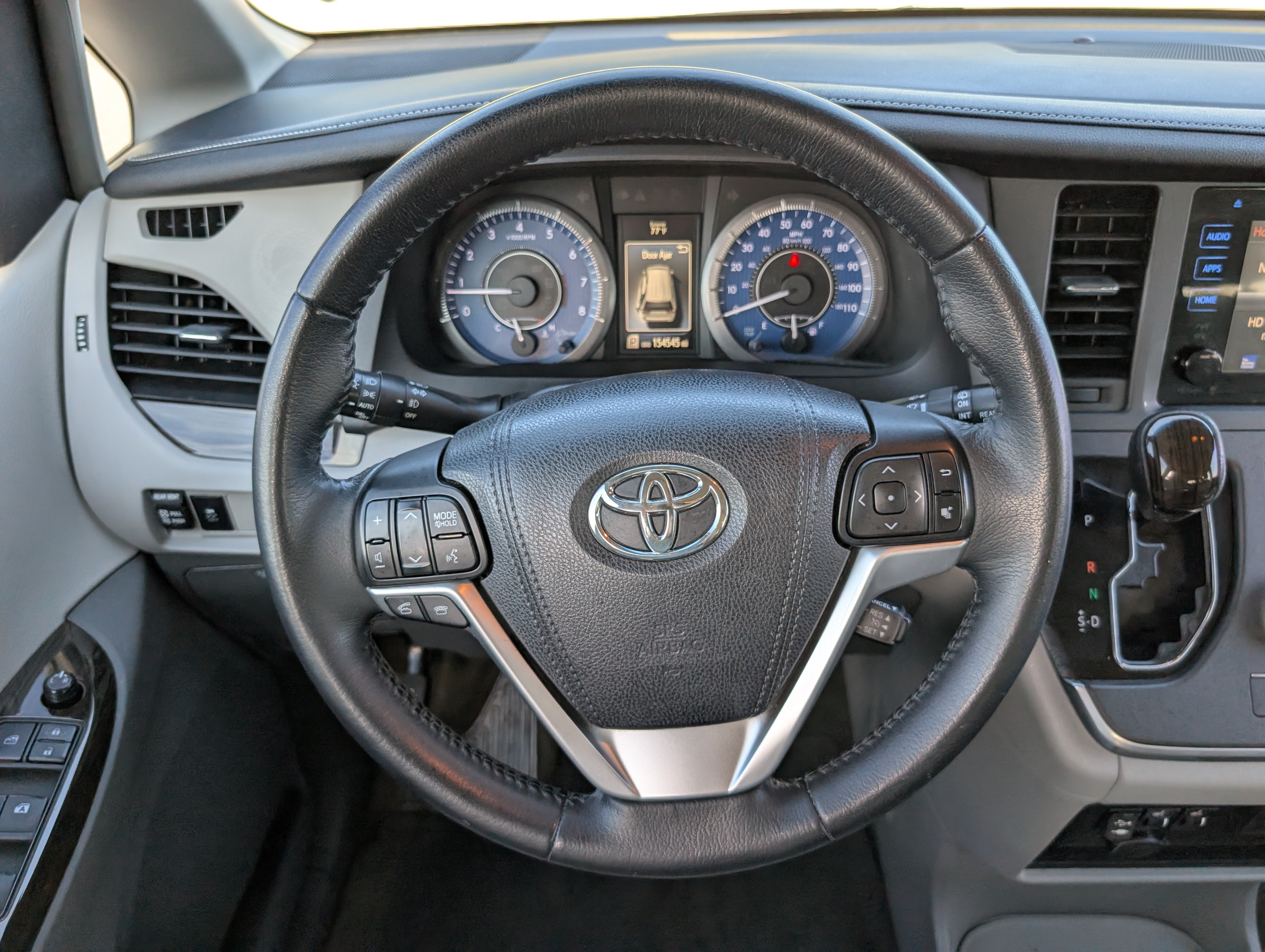 Used 2015 Toyota Sienna XLE FWD image 16