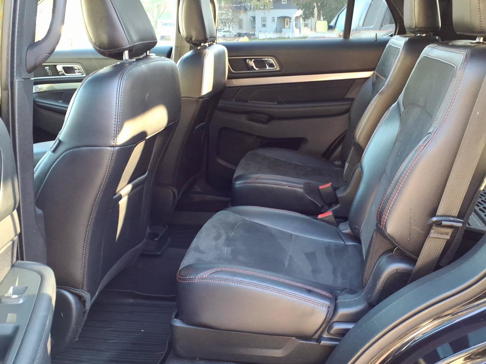 Used 2019 Ford Explorer XLT w/ Equipment Group 202A AWD/4WD image 11