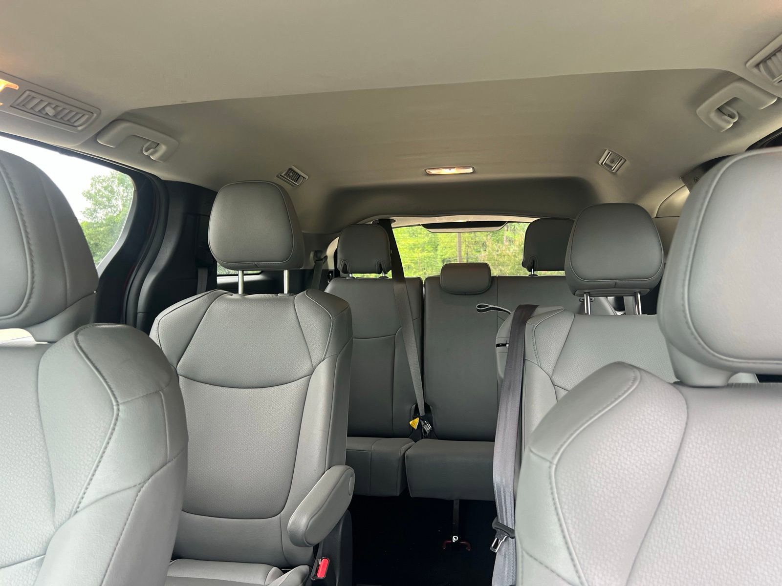 Used 2025 Toyota Sienna XLE FWD image 37