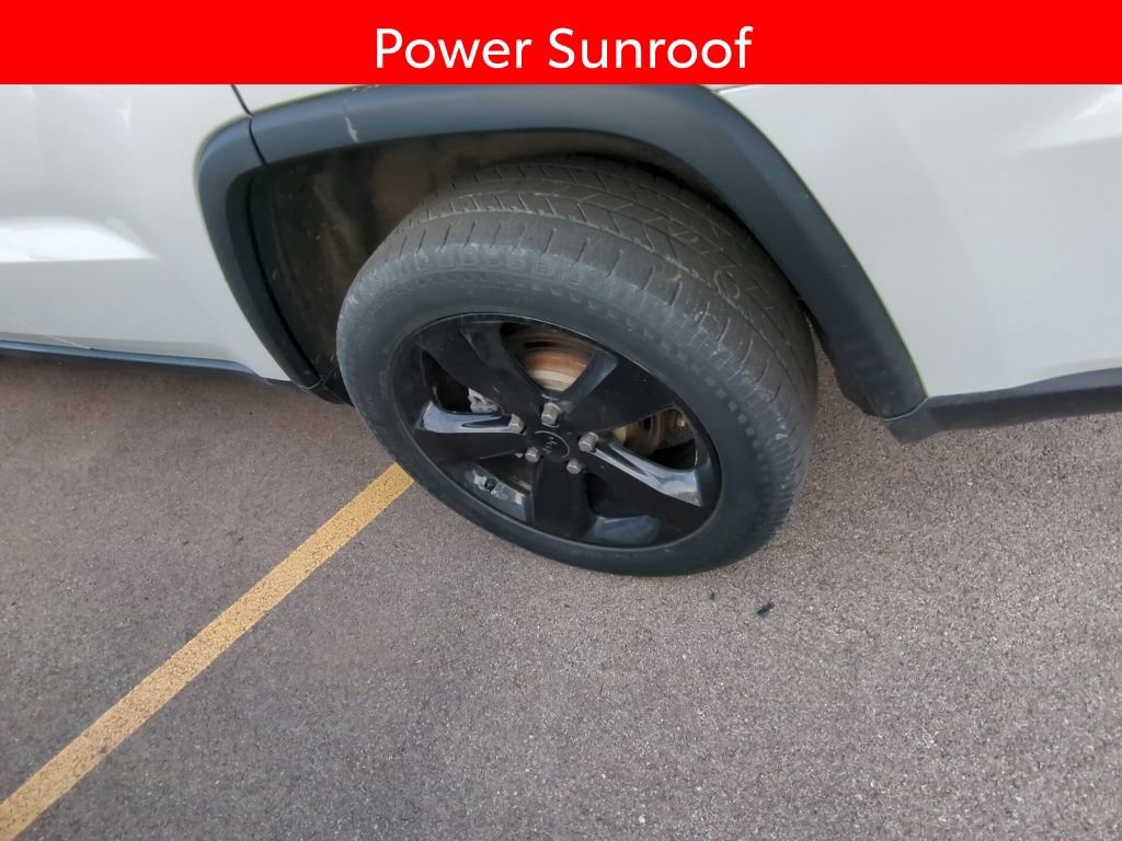 Used 2019 Jeep Grand Cherokee Laredo AWD/4WD image 5