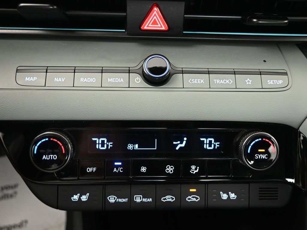 Used 2025 Hyundai Elantra Limited image 30