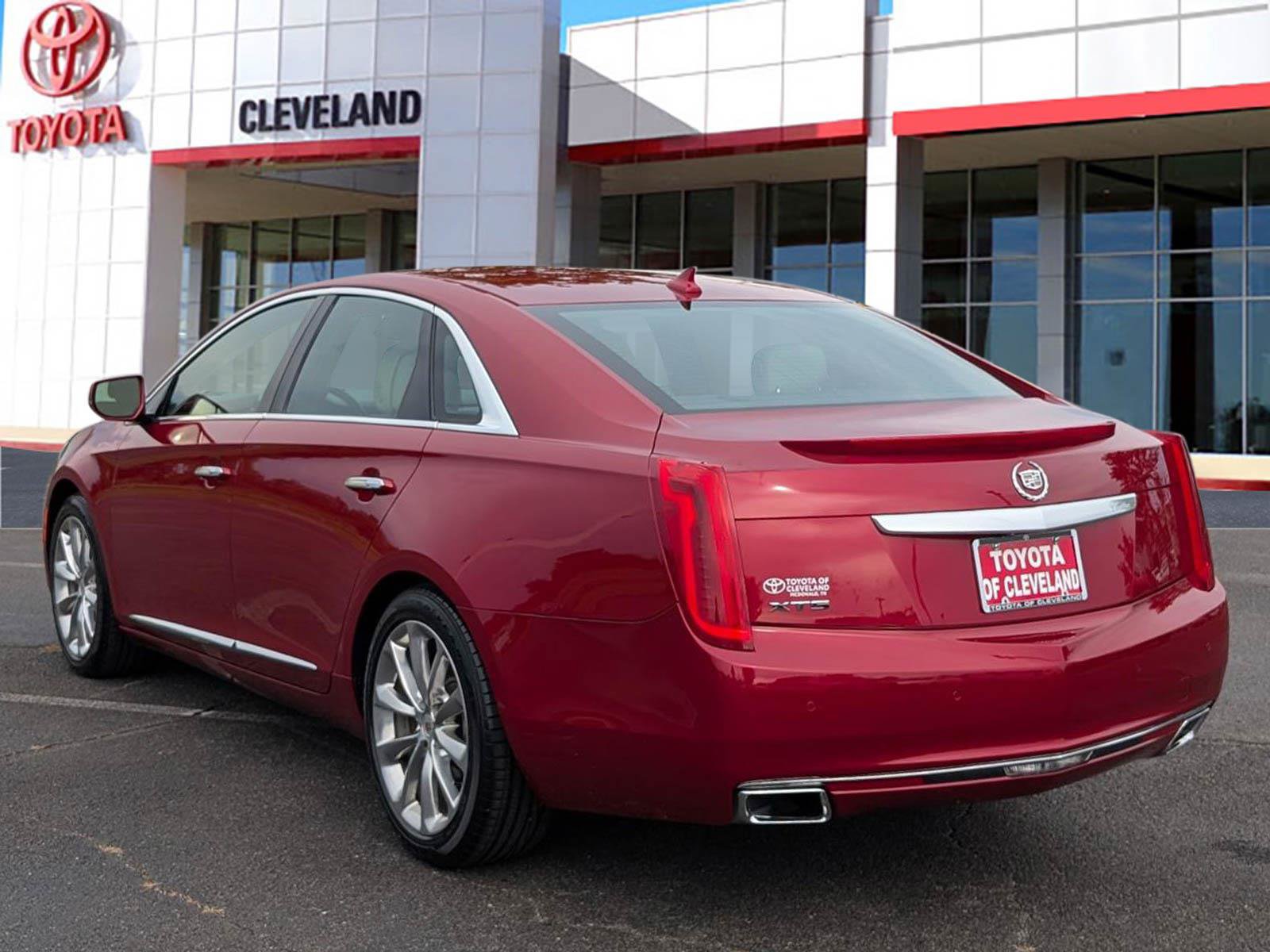 Used 2014 Cadillac XTS Luxury w/ Driver Awareness Package FWD image 5