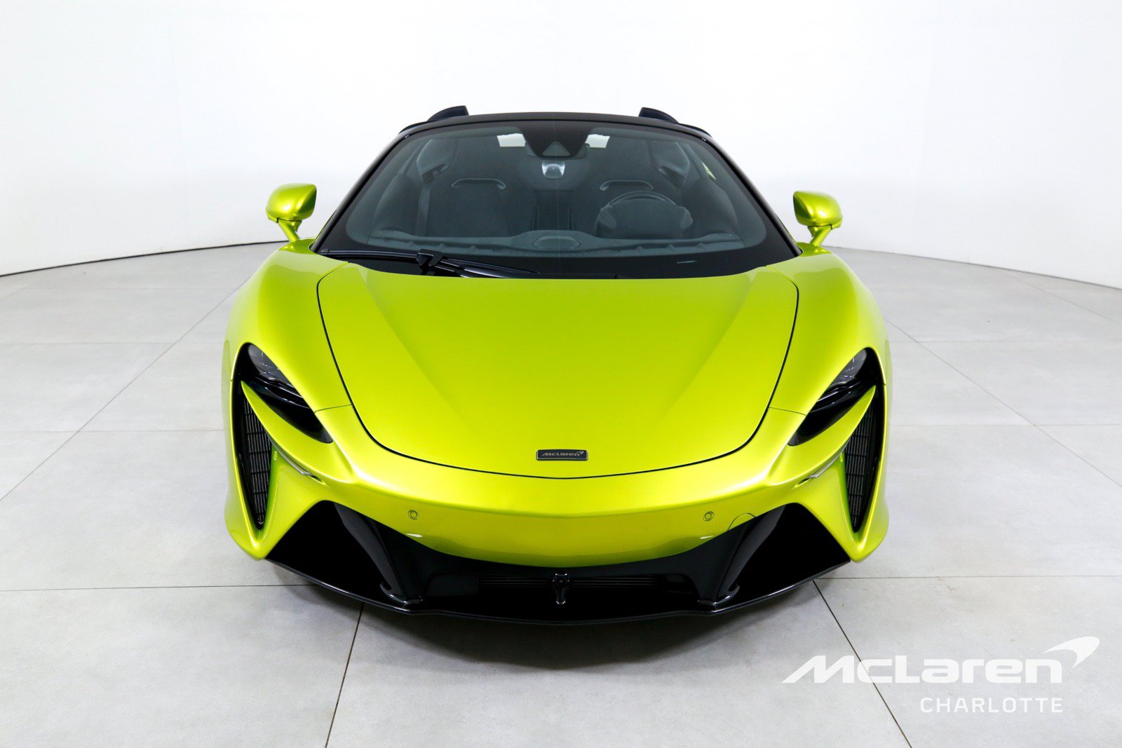 Used 2025 McLaren Artura Spider RWD image 5
