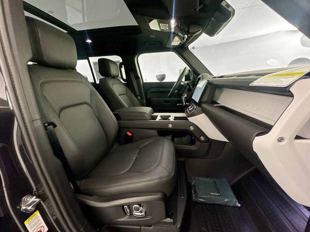New 2026 Land Rover Defender 130 X-Dynamic SE AWD/4WD image 28
