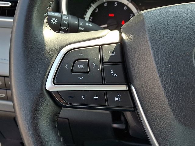 Used 2023 Toyota Highlander XLE AWD/4WD image 23