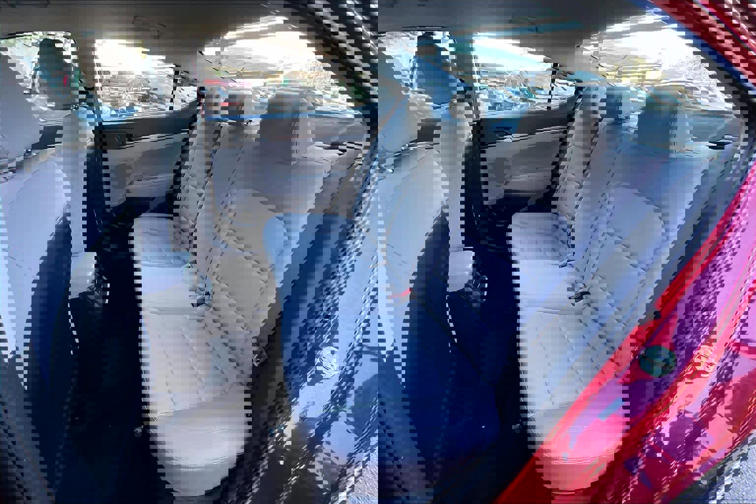 Used 2017 Hyundai Elantra SE image 21