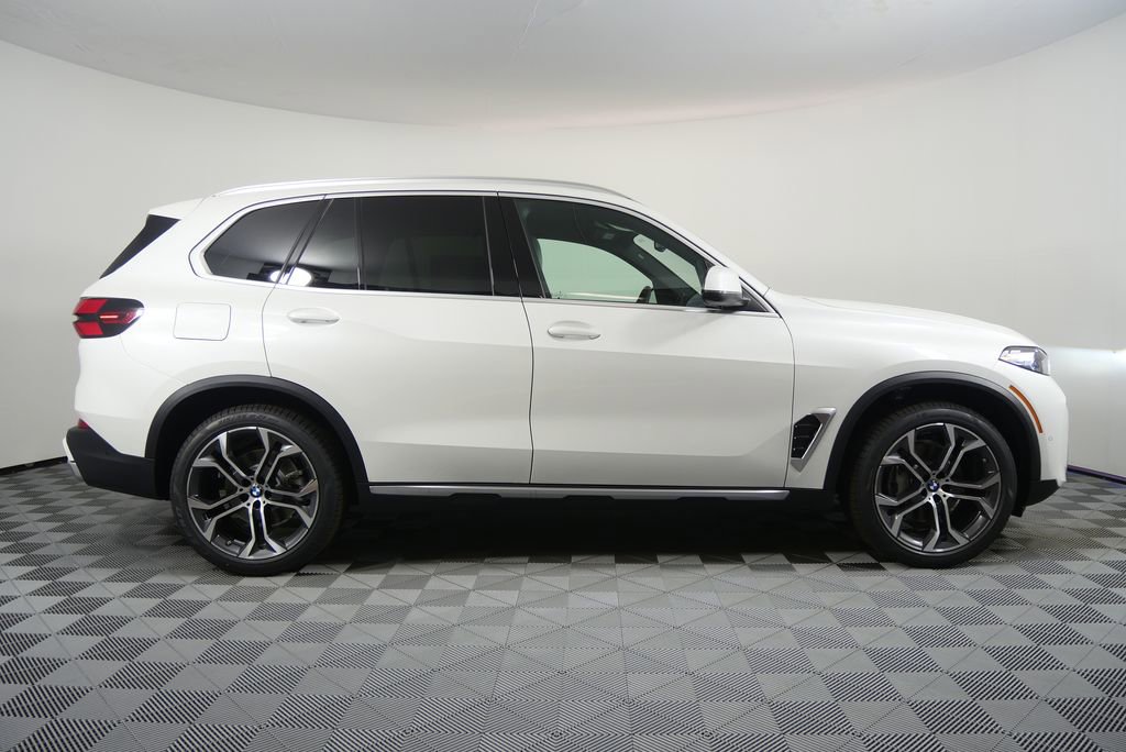 Used 2026 BMW X5 xDrive40i w/ Climate Comfort Package image 2