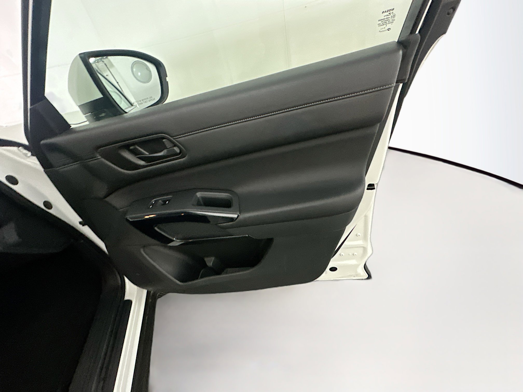 Used 2025 Nissan Pathfinder SV image 33