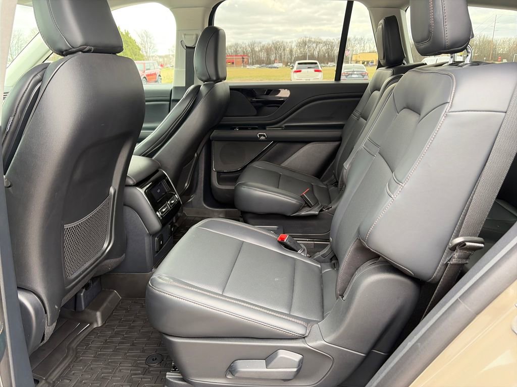 Used 2025 Lincoln Aviator AWD image 29