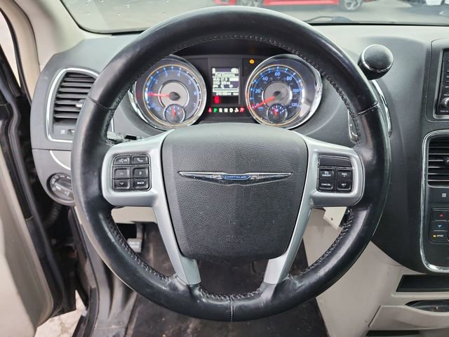 Used 2013 Chrysler Town & Country Touring image 11