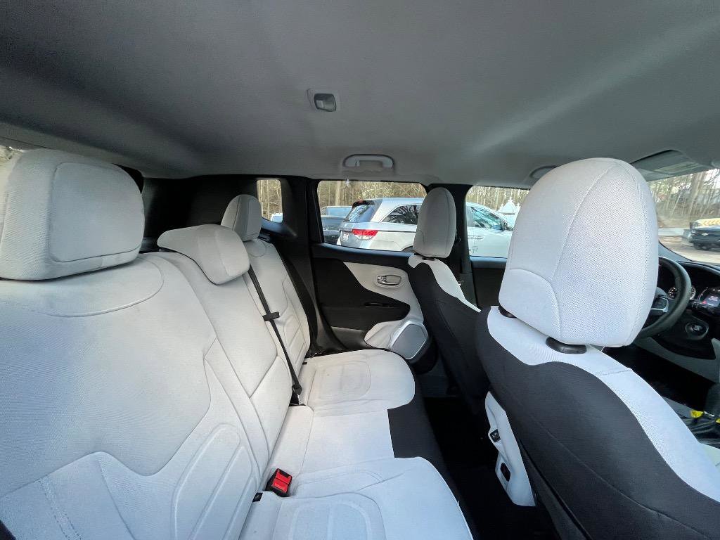 Used 2019 Jeep Renegade Latitude w/ Popular Equipment Group FWD image 36
