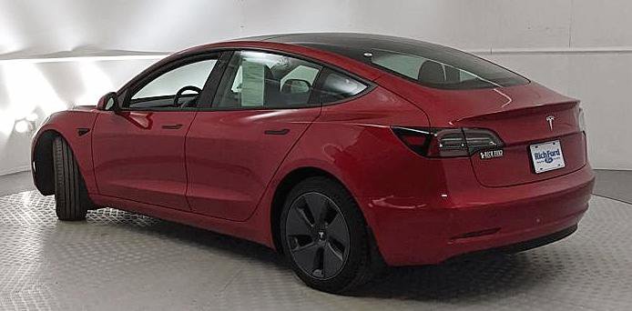 Used 2023 Tesla Model 3 Standard Range image 4