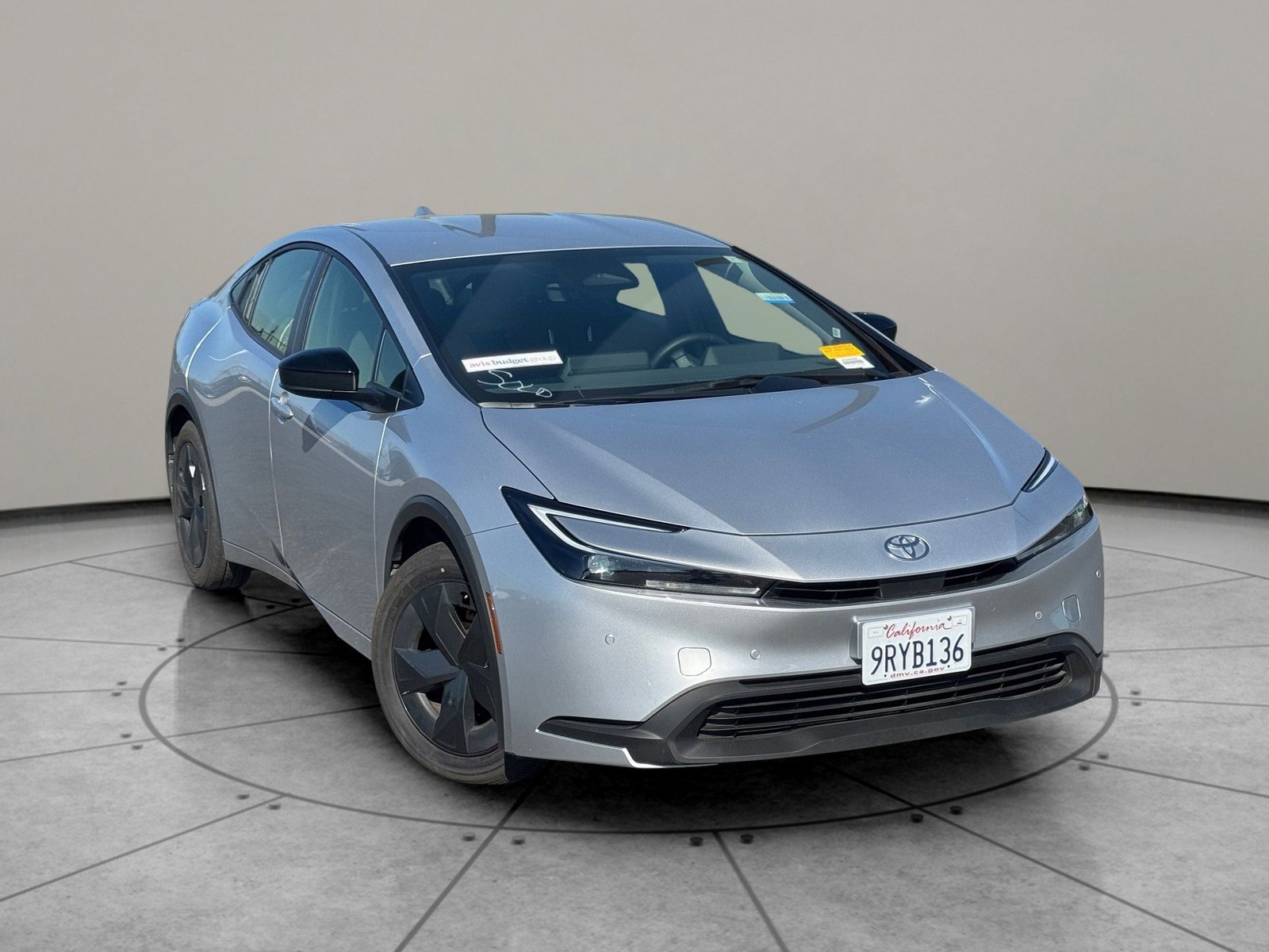 Used 2025 Toyota Prius LE image 1