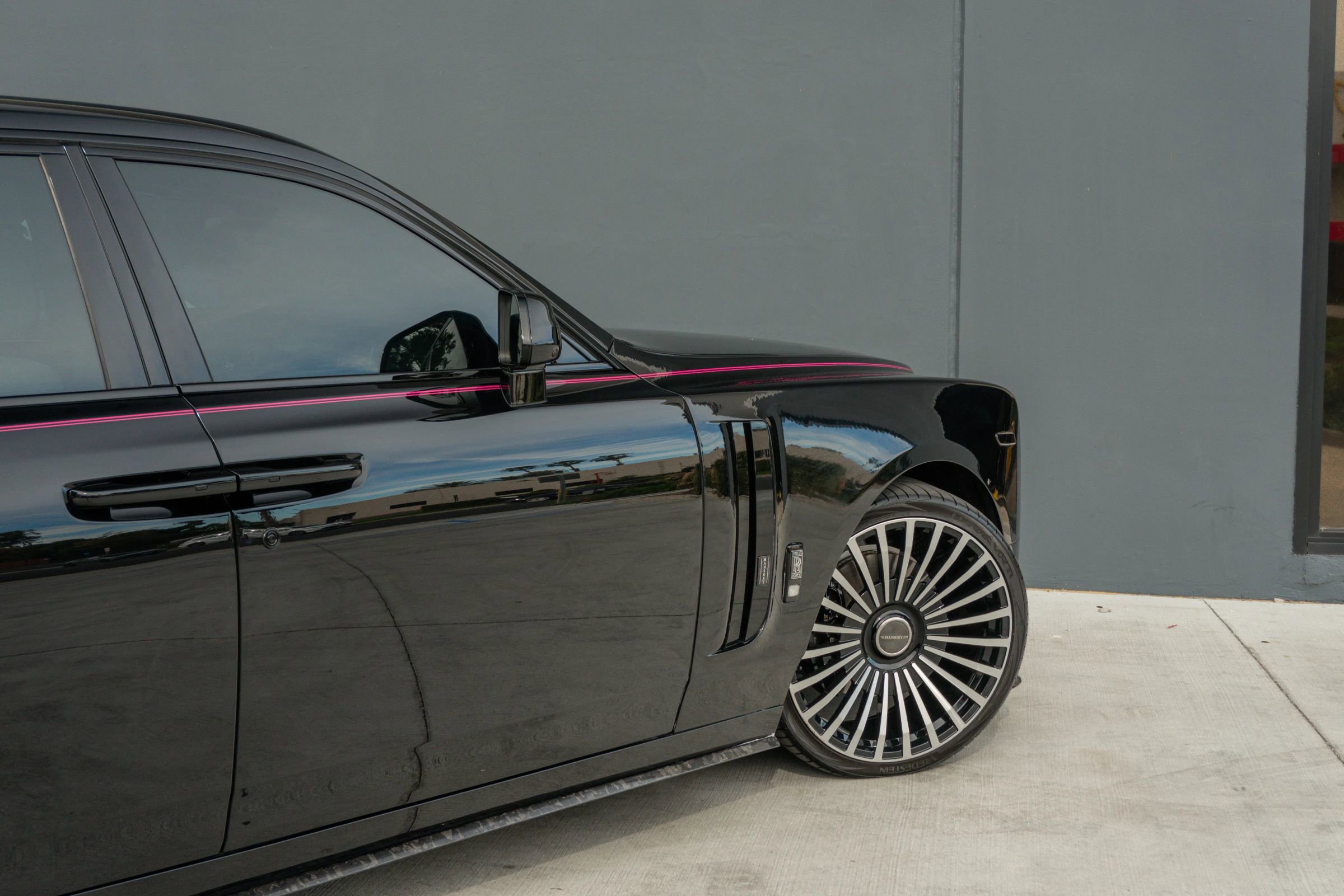 Used 2023 Rolls-Royce Phantom Sedan image 41