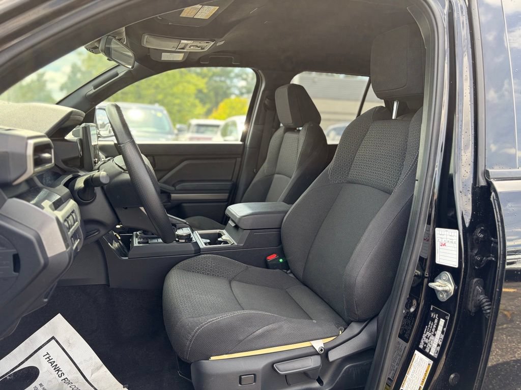 Used 2025 Toyota 4Runner SR5 AWD/4WD image 18