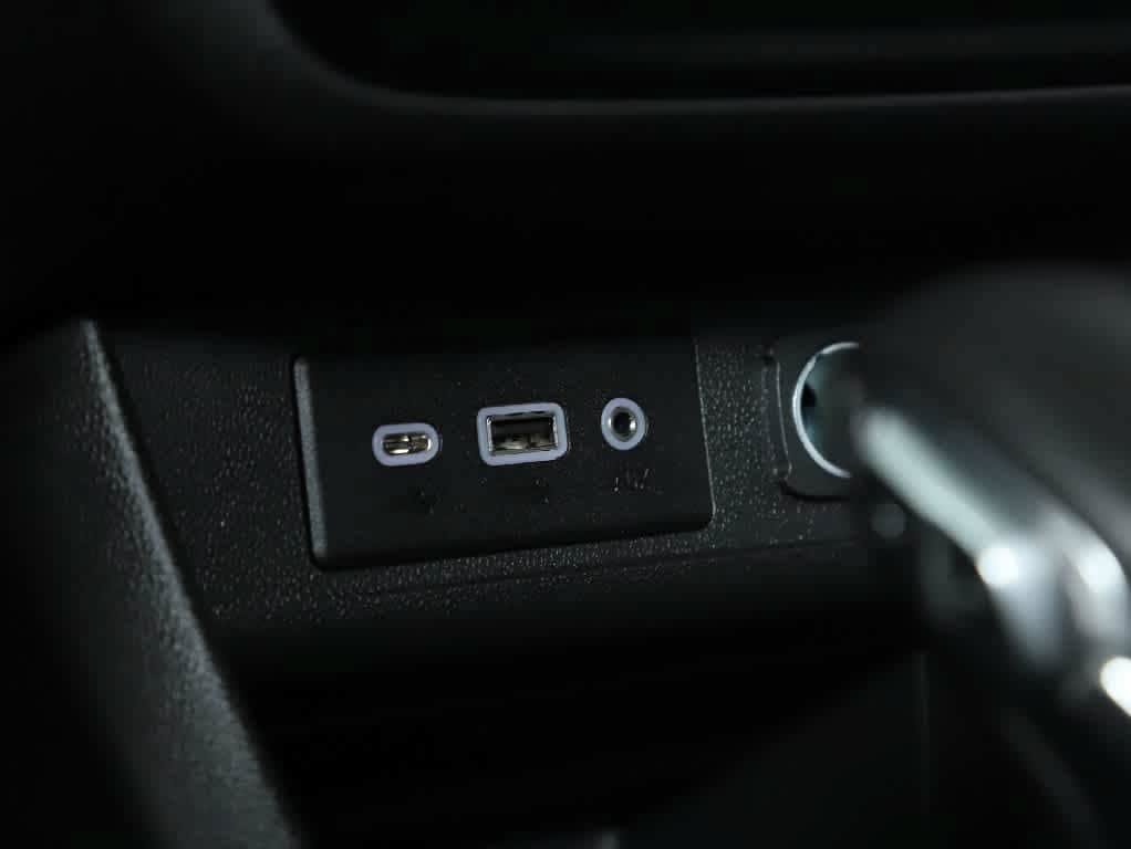 Used 2020 Buick Encore GX Preferred w/ Cold Weather Comfort Package AWD/4WD image 26