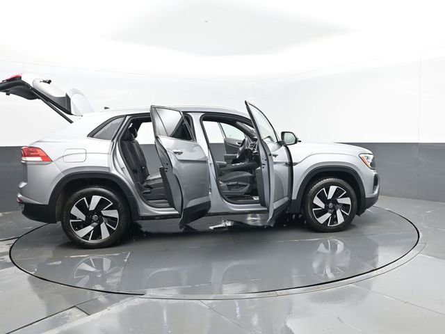 Used 2024 Volkswagen Atlas Cross Sport SE image 29