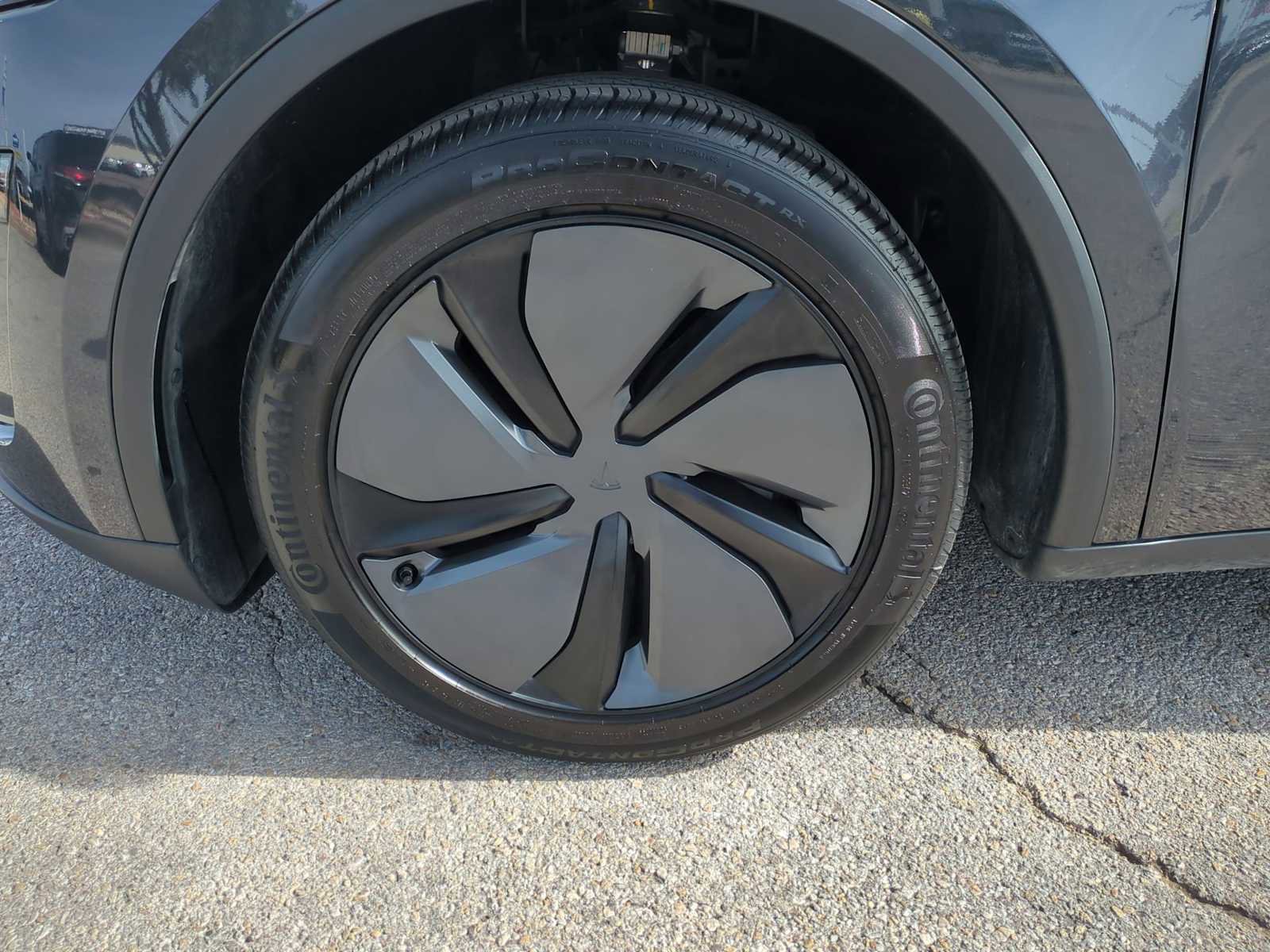 Used 2026 Tesla Model Y 2WD image 31