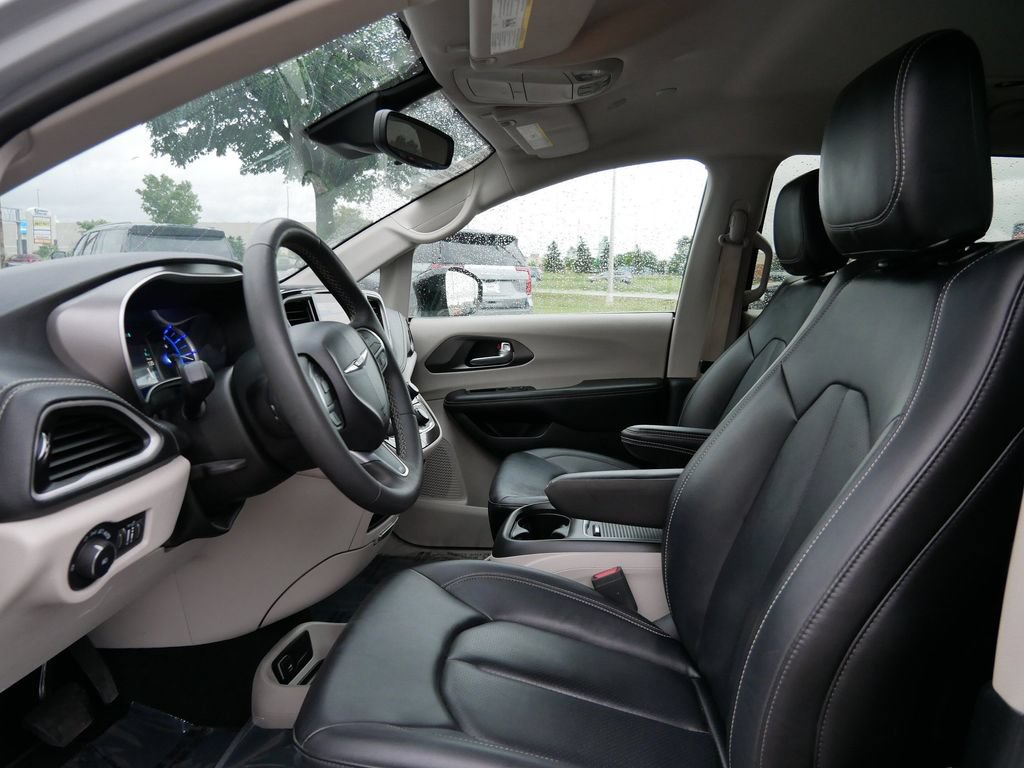 Used 2024 Chrysler Pacifica Limited FWD image 9