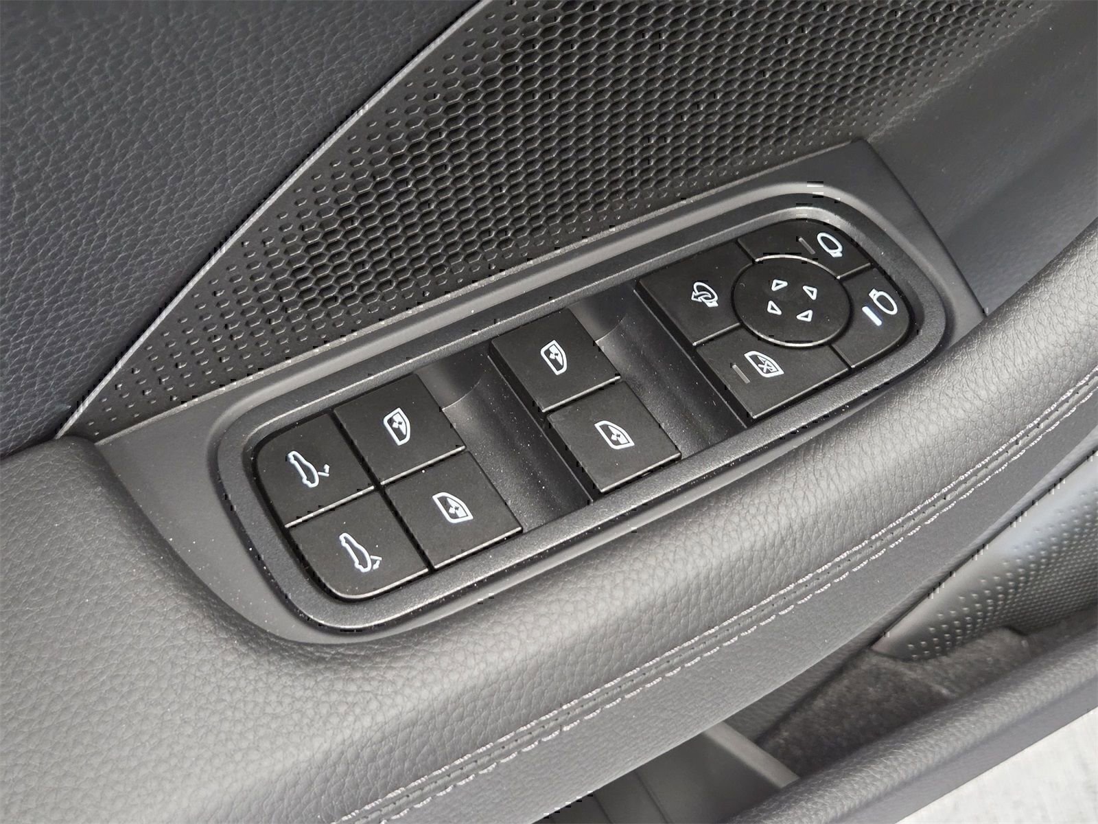 Certified 2025 Porsche Panamera RWD image 15