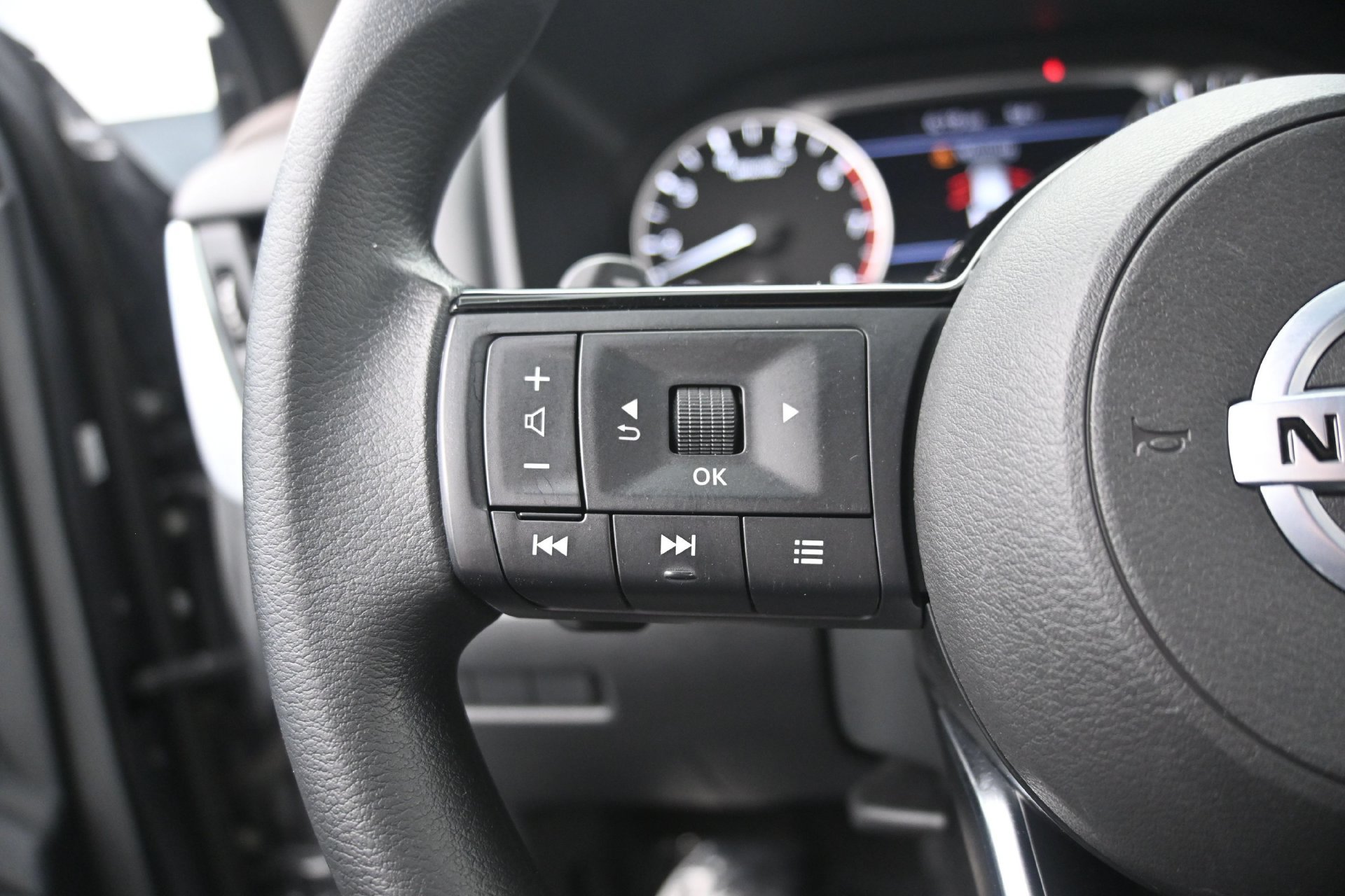 Used 2021 Nissan Rogue S AWD/4WD image 21