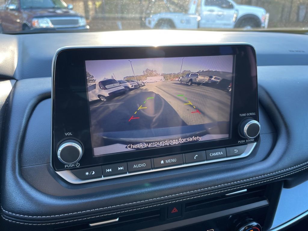 Used 2024 Nissan Rogue SV image 11