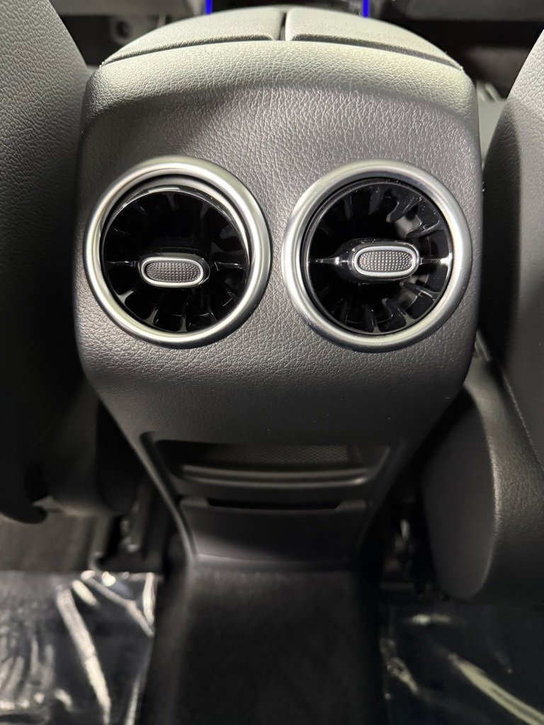 Used 2023 Mercedes-Benz EQB 300 4MATIC image 23