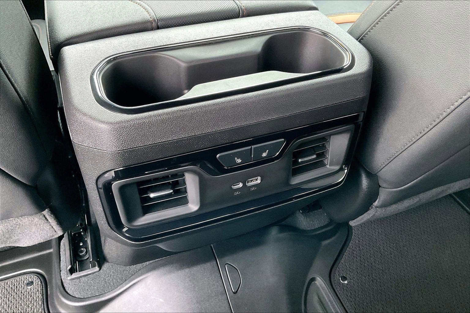 Used 2025 GMC Sierra 3500 AT4 w/ AT4 Premium Plus Package image 34