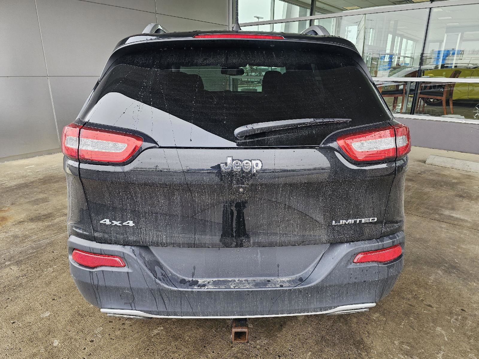 Used 2017 Jeep Cherokee Limited image 4