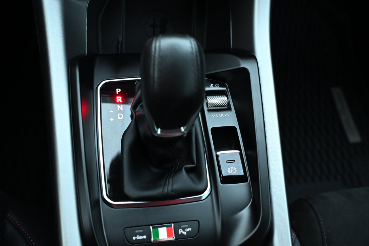 Used 2024 Alfa Romeo Tonale Veloce w/ Active Assist Package image 21