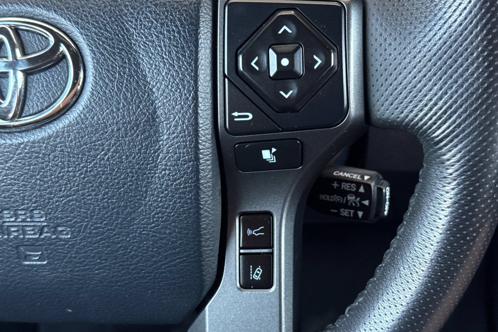 Used 2020 Toyota Tacoma SR5 AWD/4WD image 37