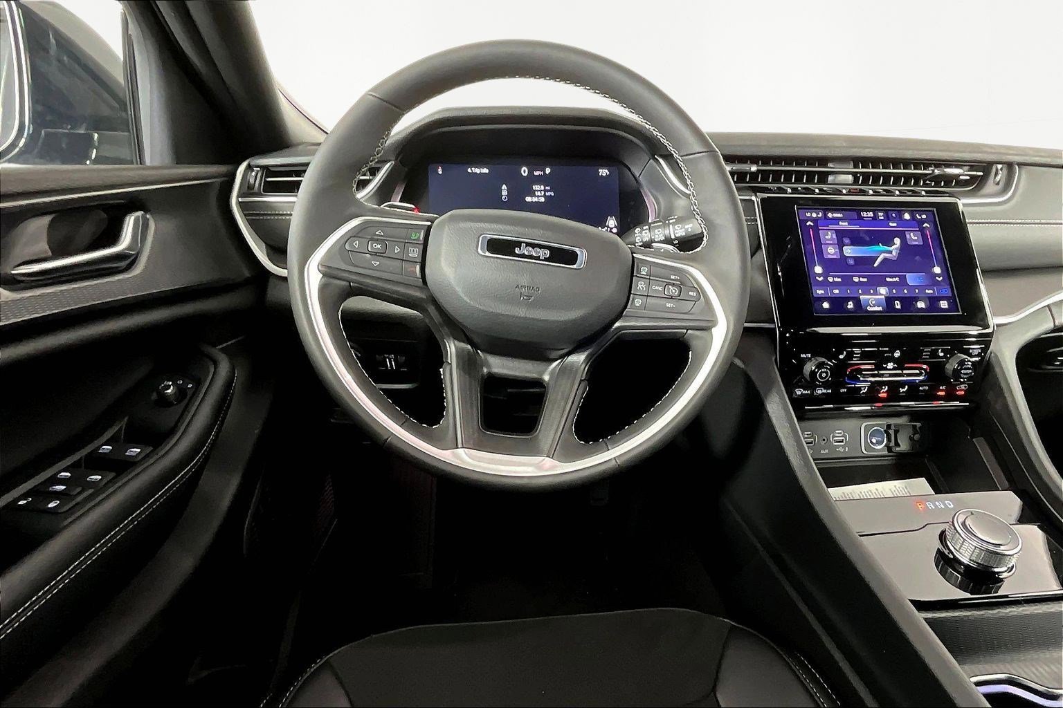 New 2025 Jeep Grand Cherokee L Altitude AWD/4WD image 9