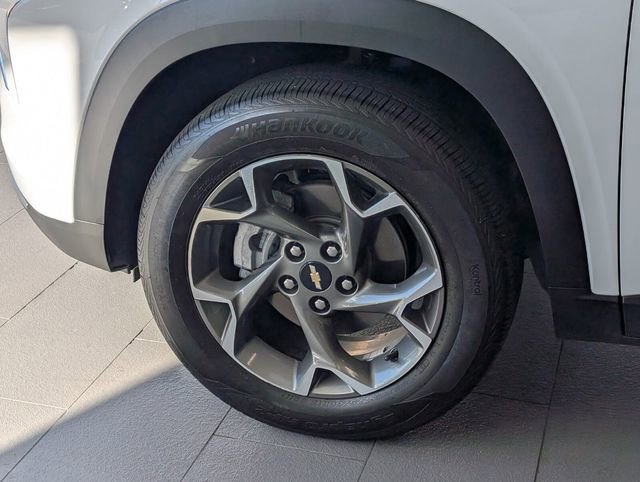 Certified 2025 Chevrolet Trax LT w/ Driver Confidence Package image 4