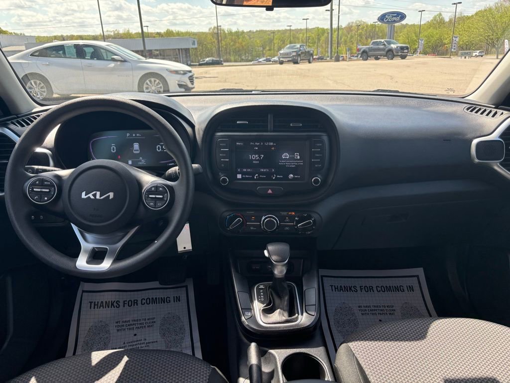 Used 2024 Kia Soul LX w/ Option Group 015 FWD image 16