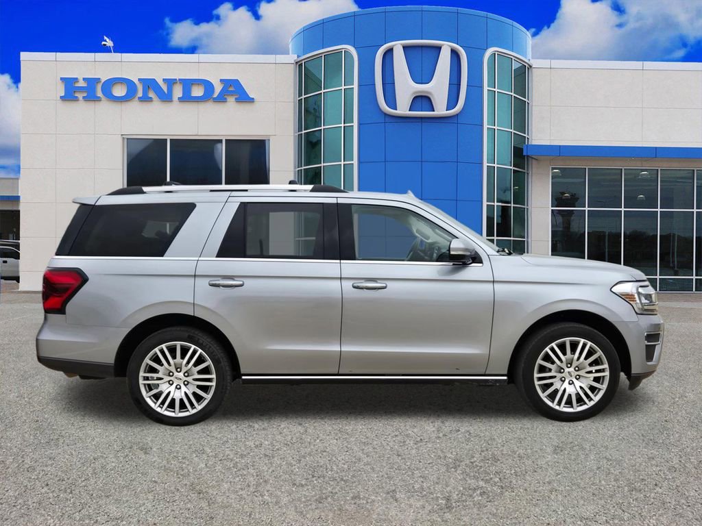 Used 2024 Ford Expedition Limited image 2