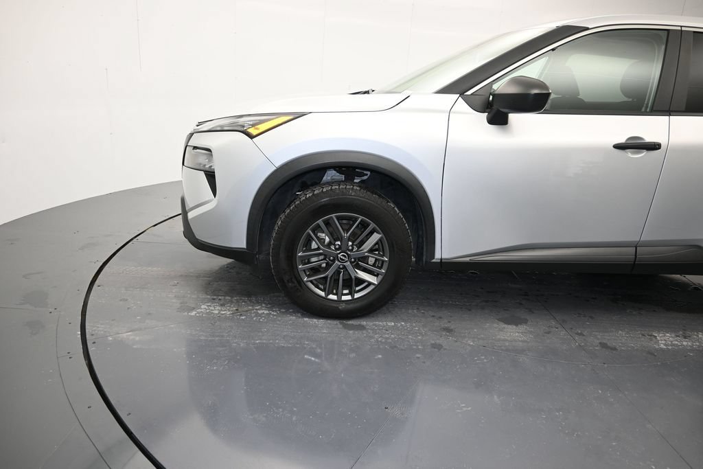 Used 2024 Nissan Rogue S FWD image 9
