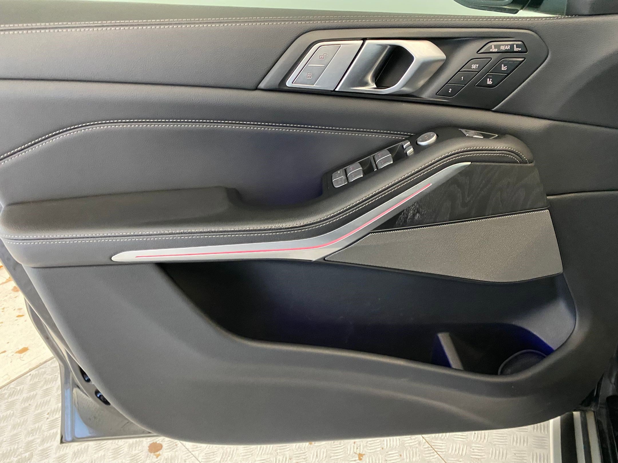 Used 2020 BMW X7 xDrive40i w/ Premium Package image 11