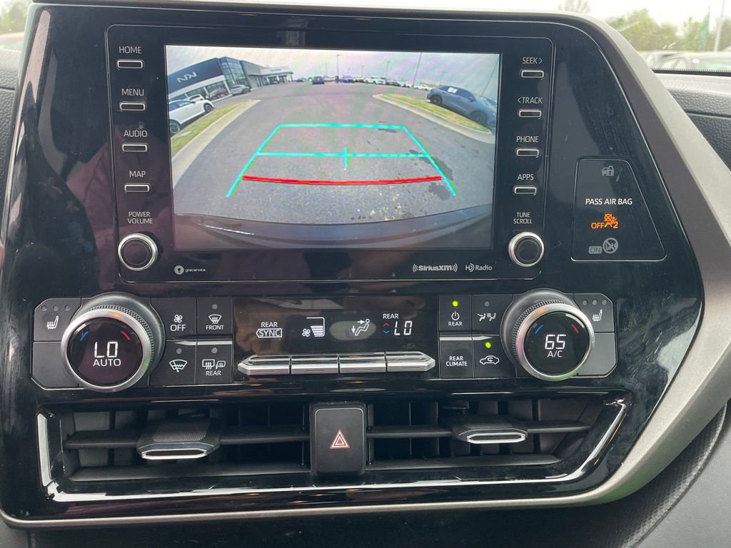 Used 2020 Toyota Highlander XLE FWD image 12