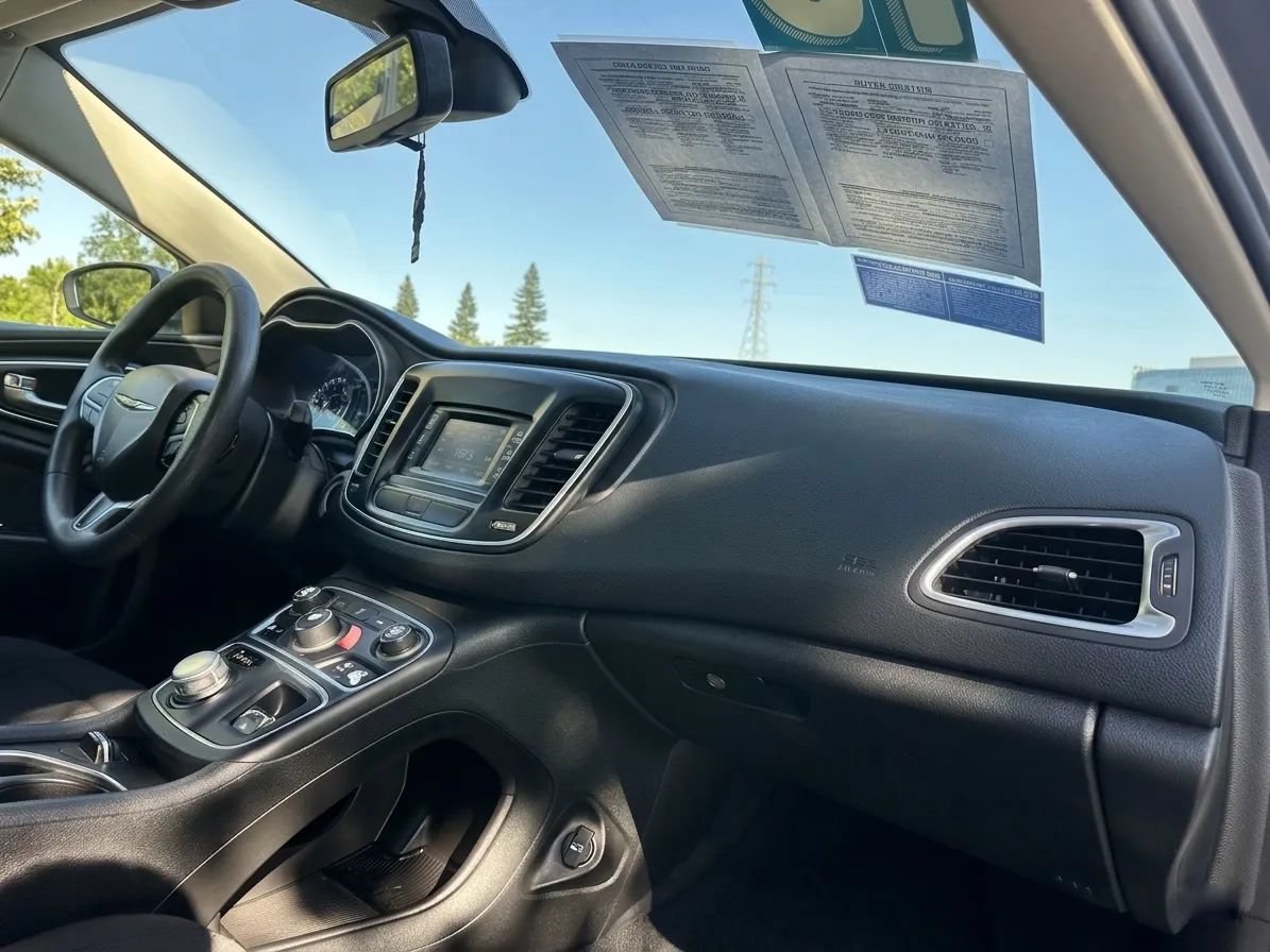 Used 2016 Chrysler 200 Limited FWD image 10