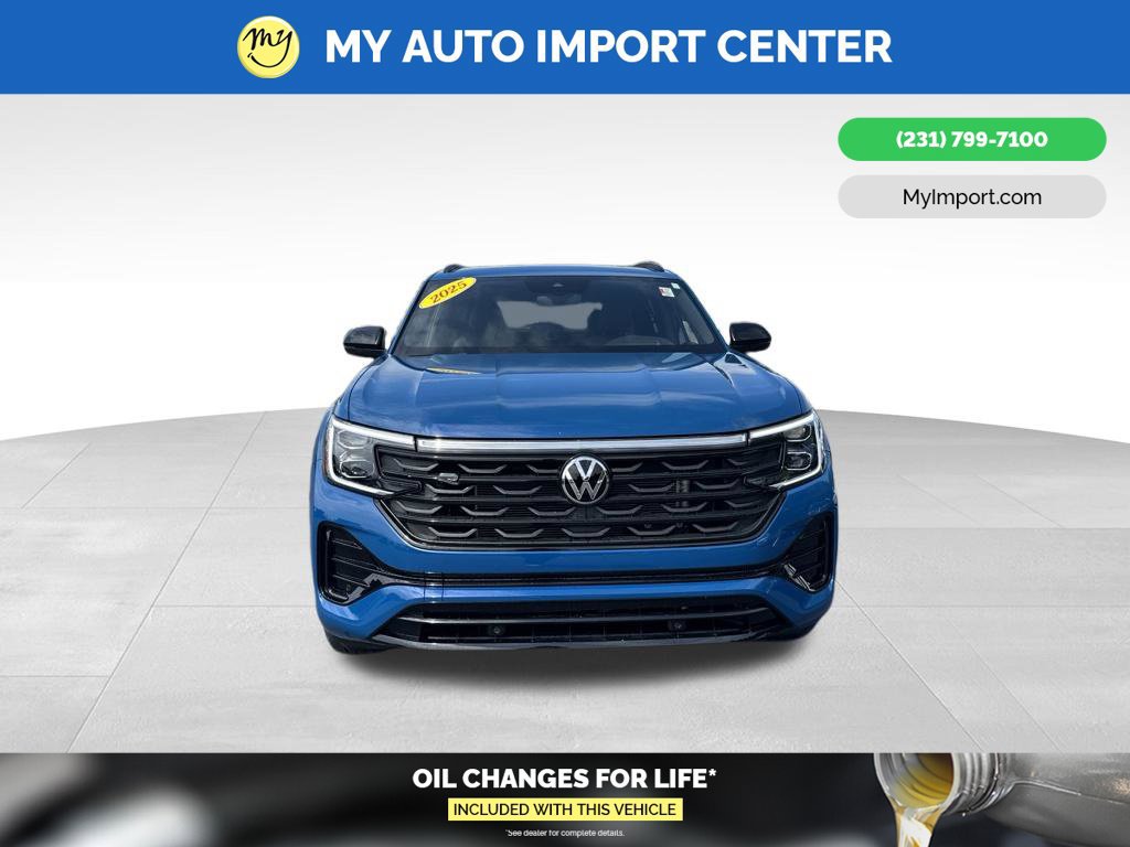 Used 2025 Volkswagen Atlas Cross Sport SEL R-Line AWD/4WD image 2