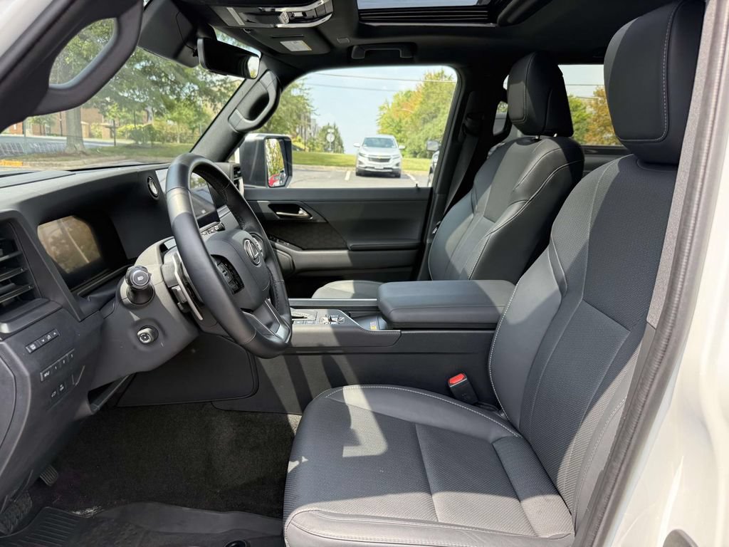 Used 2024 Lexus GX 550 w/ Accessory Package (2T) AWD/4WD image 13