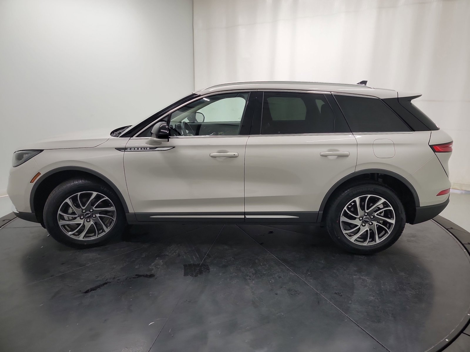 Used 2022 Lincoln Corsair FWD image 4