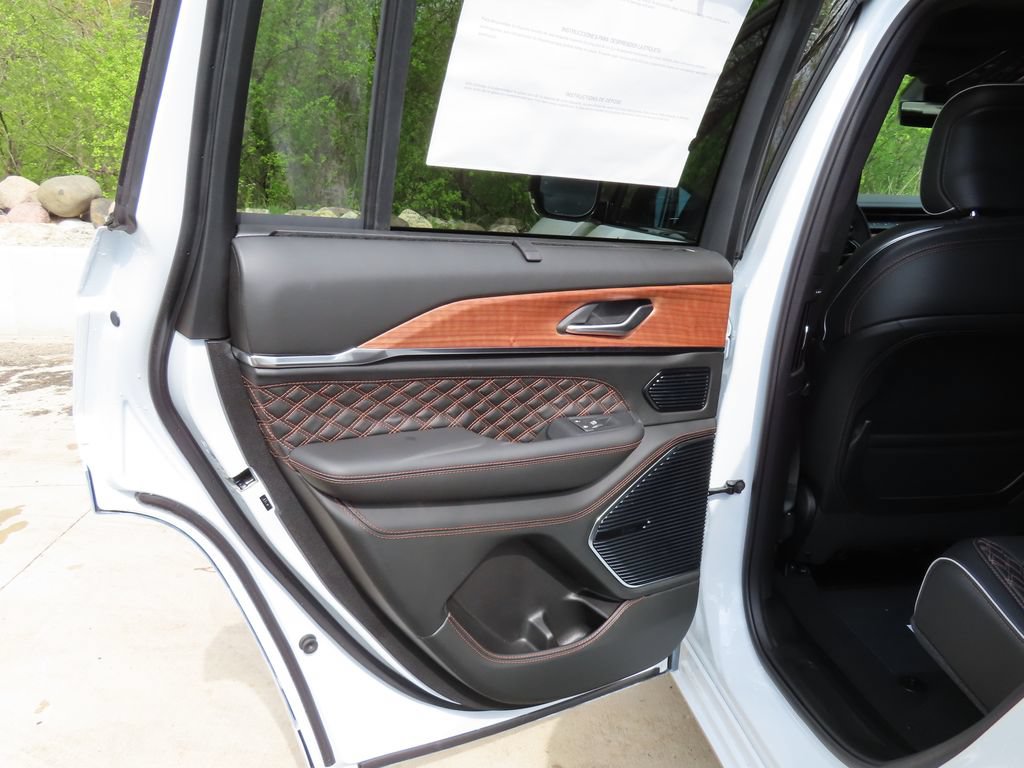 New 2026 Jeep Grand Cherokee Summit AWD/4WD image 28