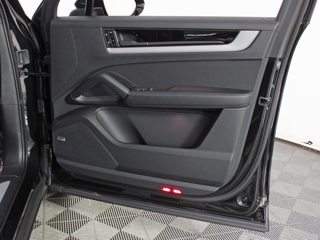New 2026 Porsche Cayenne image 38